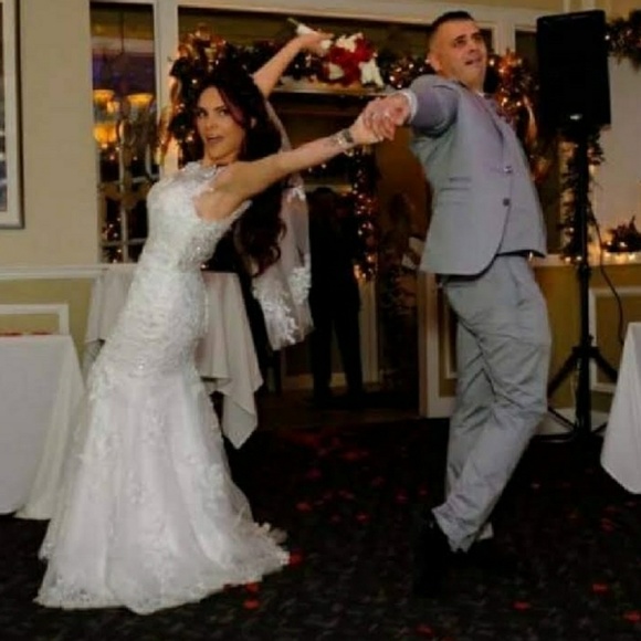 Bling and lace mermaid gown - Picture 5 of 8